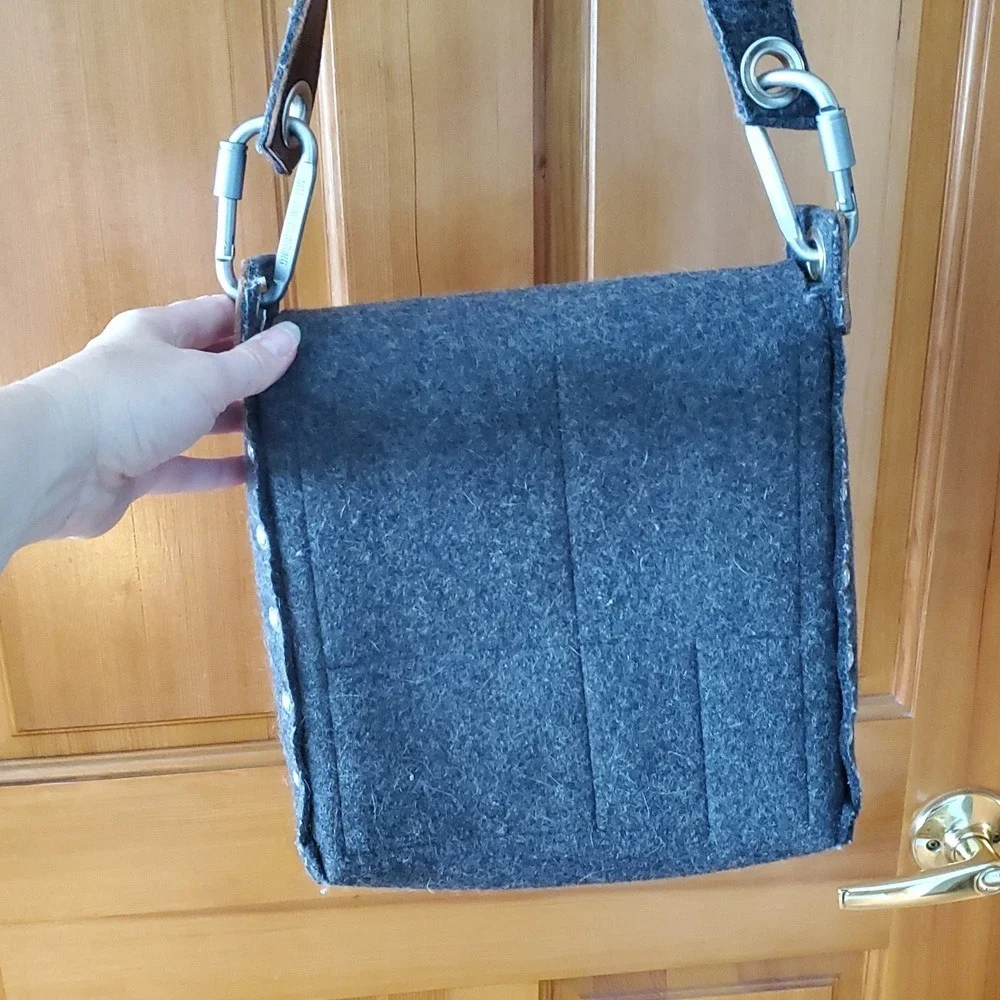 Rambag Gray‎ Felt Medium Messenger Bag With Carbiner Hardware & Rivets
